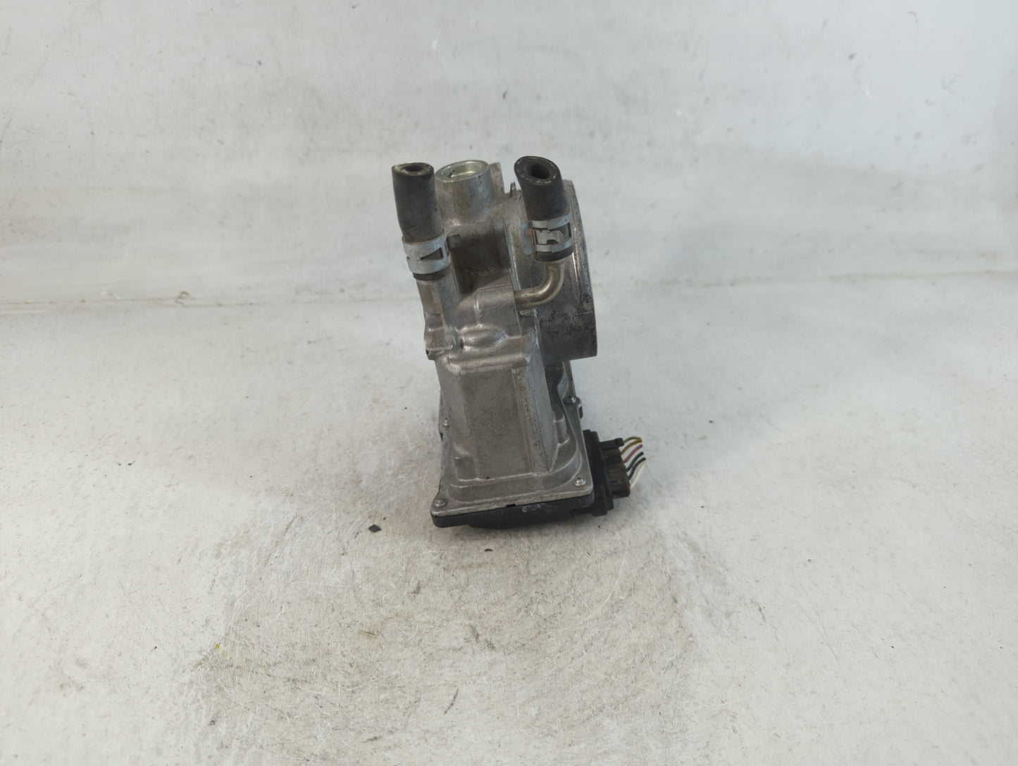 2011-2013 Toyota Sienna Throttle Body P/N:O7N27 Fits Fits 2009 2010 2011 2012 2013 2014 2015 2016 2017 2018 2019 OEM Used Au