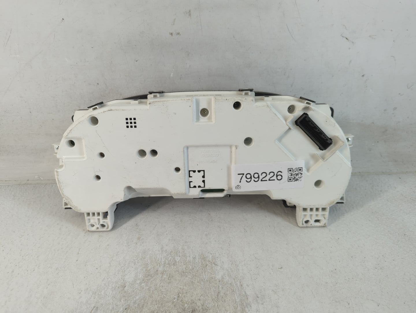 2011-2012 Toyota Sienna Instrument Cluster Speedometer Gauges P/N:2271350 83800-08350-00 Fits Fits 2011 2012 OEM Used Auto P