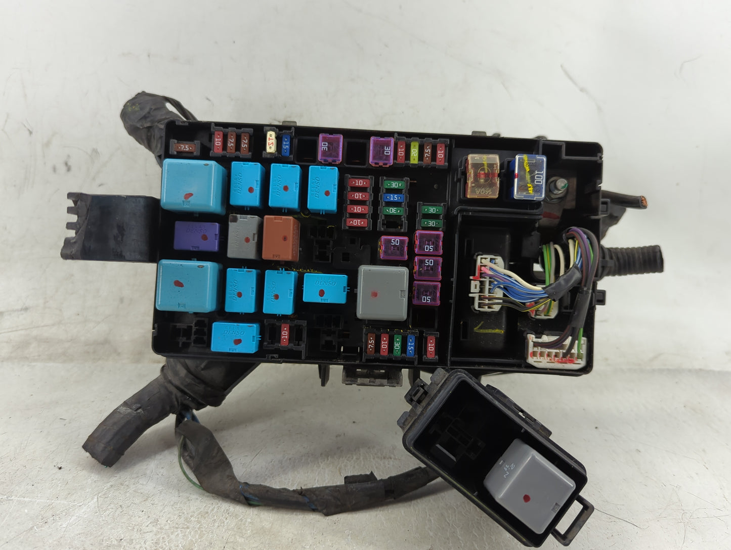 2005-2011 Toyota Tacoma Fusebox Fuse Box Panel Relay Module P/N:TMB-36 Fits Fits 2005 2006 2007 2008 2009 2010 2011 OEM Used