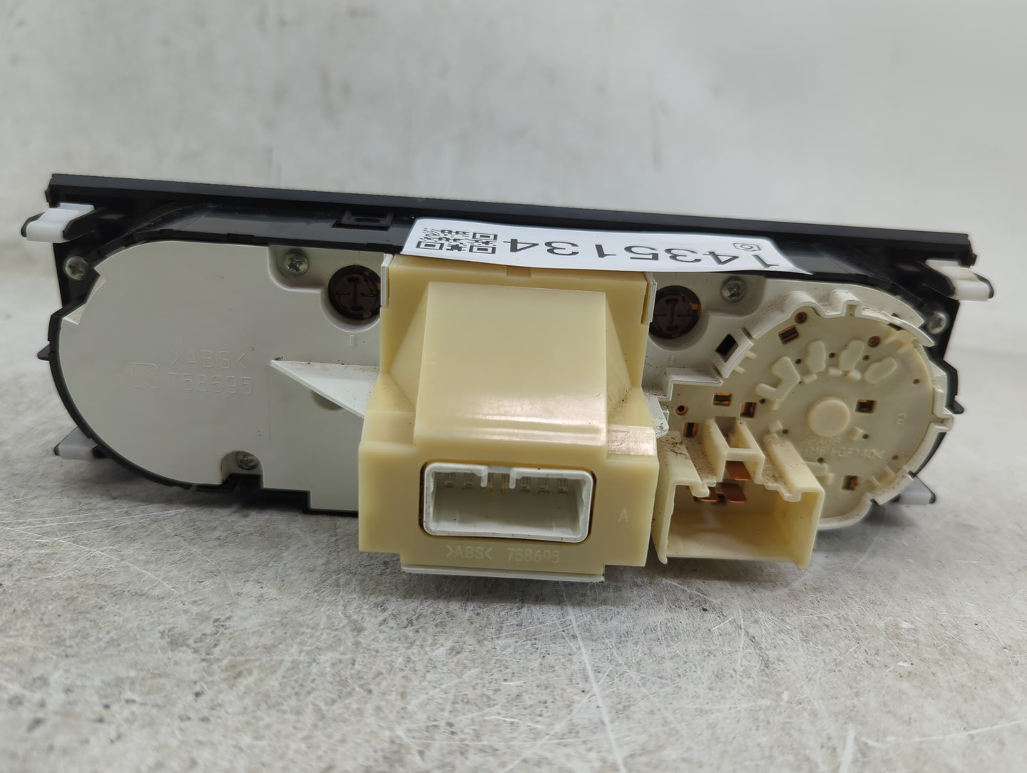 2005-2011 Toyota Tacoma Climate Control Module Temperature AC/Heater Replacement P/N:758695 Fits OEM Used Auto Parts - Oemus