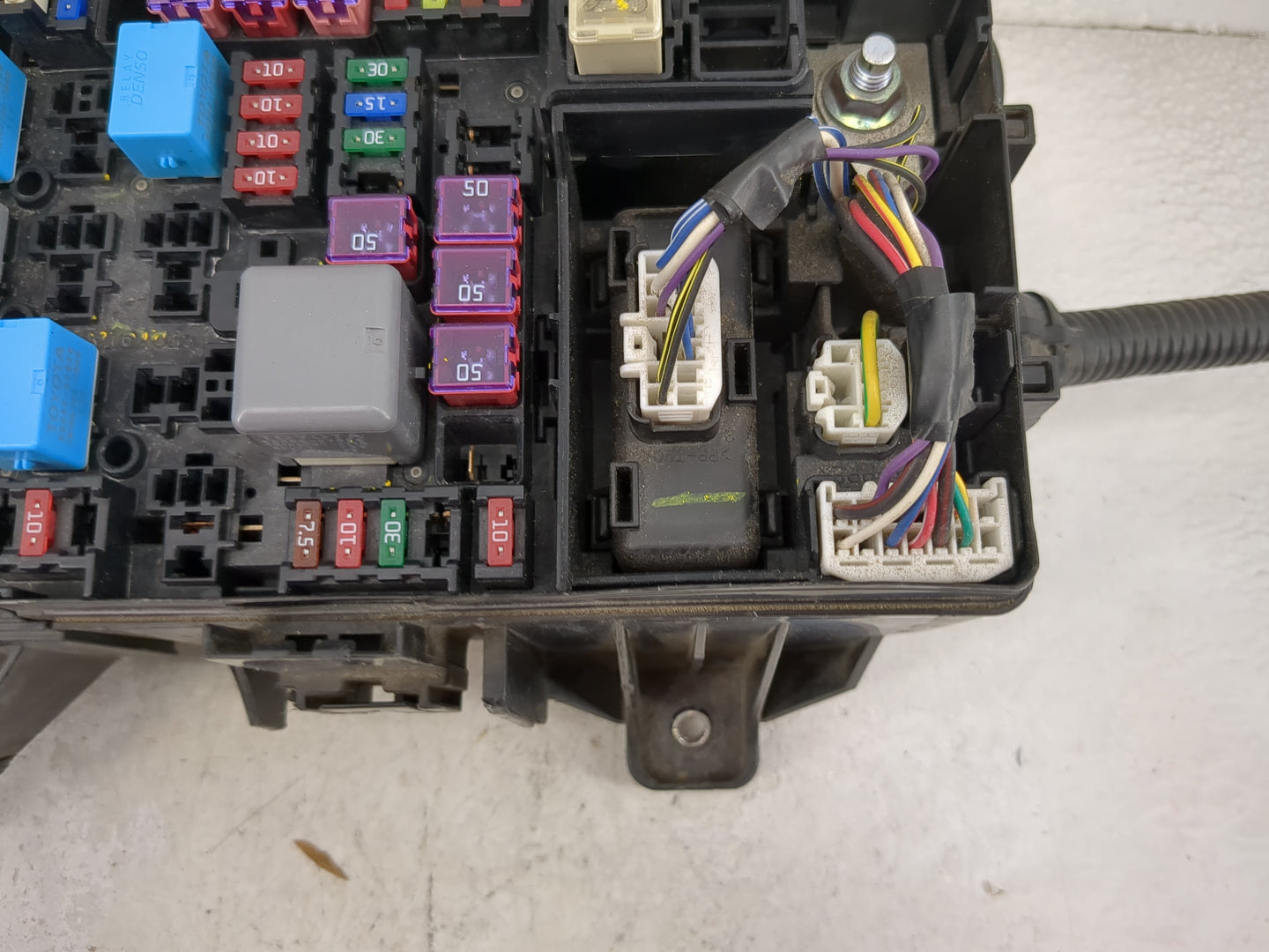 2005-2011 Toyota Tacoma Fusebox Fuse Box Panel Relay Module P/N:0023601012160230 TMB-36 Fits OEM Used Auto Parts - Oemusedau