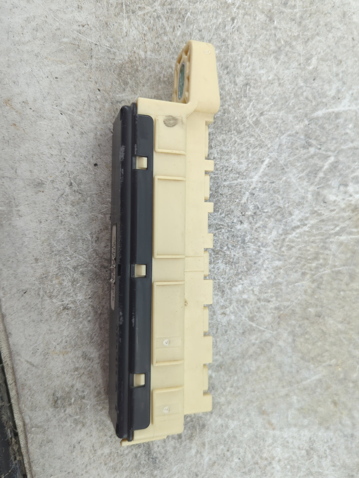 2011 Toyota Tacoma Fusebox Fuse Box Panel Relay Module P/N:1362 9252 Fits OEM Used Auto Parts - Oemusedautoparts1.com