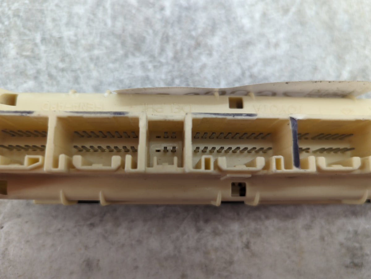 2011 Toyota Tacoma Fusebox Fuse Box Panel Relay Module P/N:1362 9252 Fits OEM Used Auto Parts - Oemusedautoparts1.com