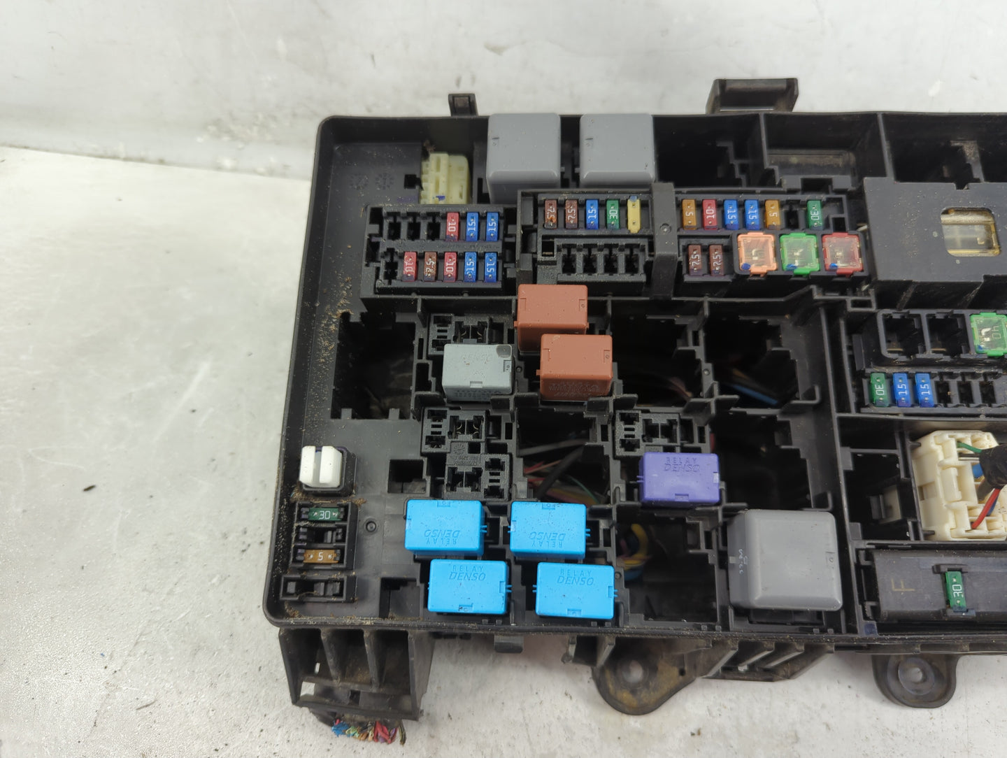 2010-2011 Toyota Tundra Fusebox Fuse Box Panel Relay Module P/N:82661-0C270 Fits Fits 2010 2011 OEM Used Auto Parts - Oemuse