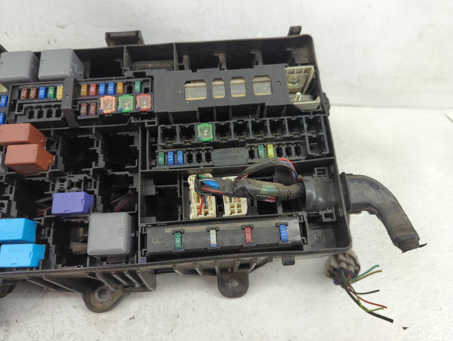 2010-2011 Toyota Tundra Fusebox Fuse Box Panel Relay Module P/N:82661-0C270 Fits Fits 2010 2011 OEM Used Auto Parts - Oemuse