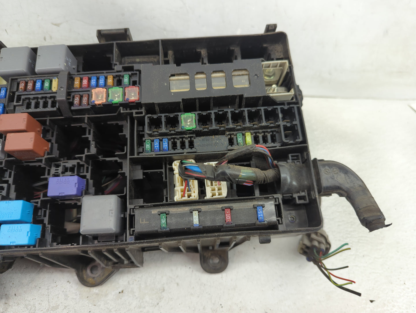 2010-2011 Toyota Tundra Fusebox Fuse Box Panel Relay Module P/N:82661-0C270 Fits Fits 2010 2011 OEM Used Auto Parts - Oemuse