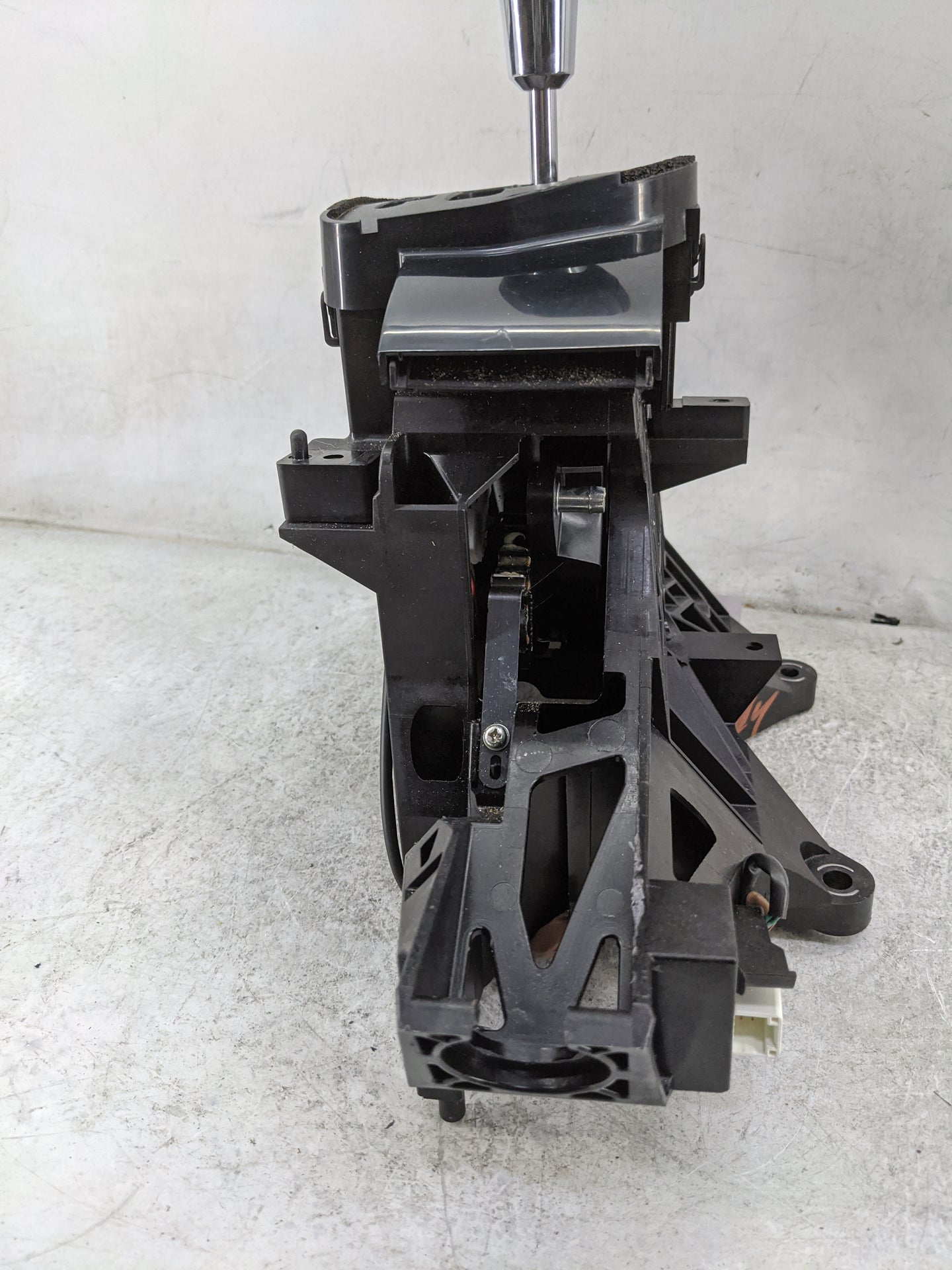 2011 Toyota Tundra Floor Console Assembly Shifter - Oemusedautoparts1.com