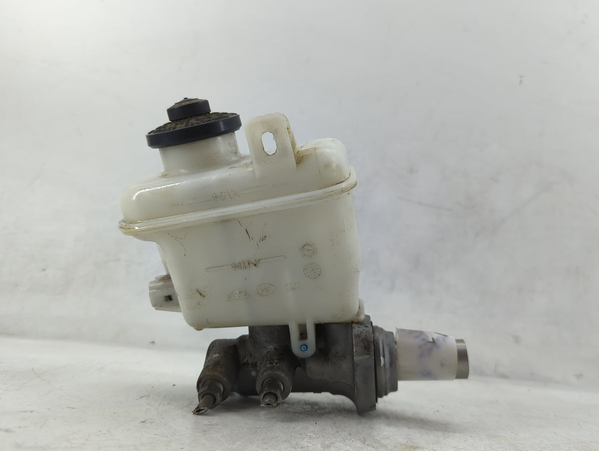 2007-2021 Toyota Tundra Brake Master Cylinder 1498767 - Oemusedautoparts1.com