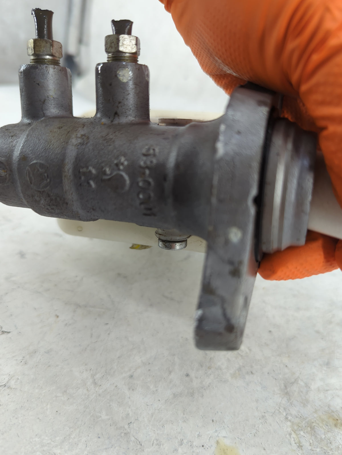 2007-2021 Toyota Tundra Brake Master Cylinder 1498767 - Oemusedautoparts1.com