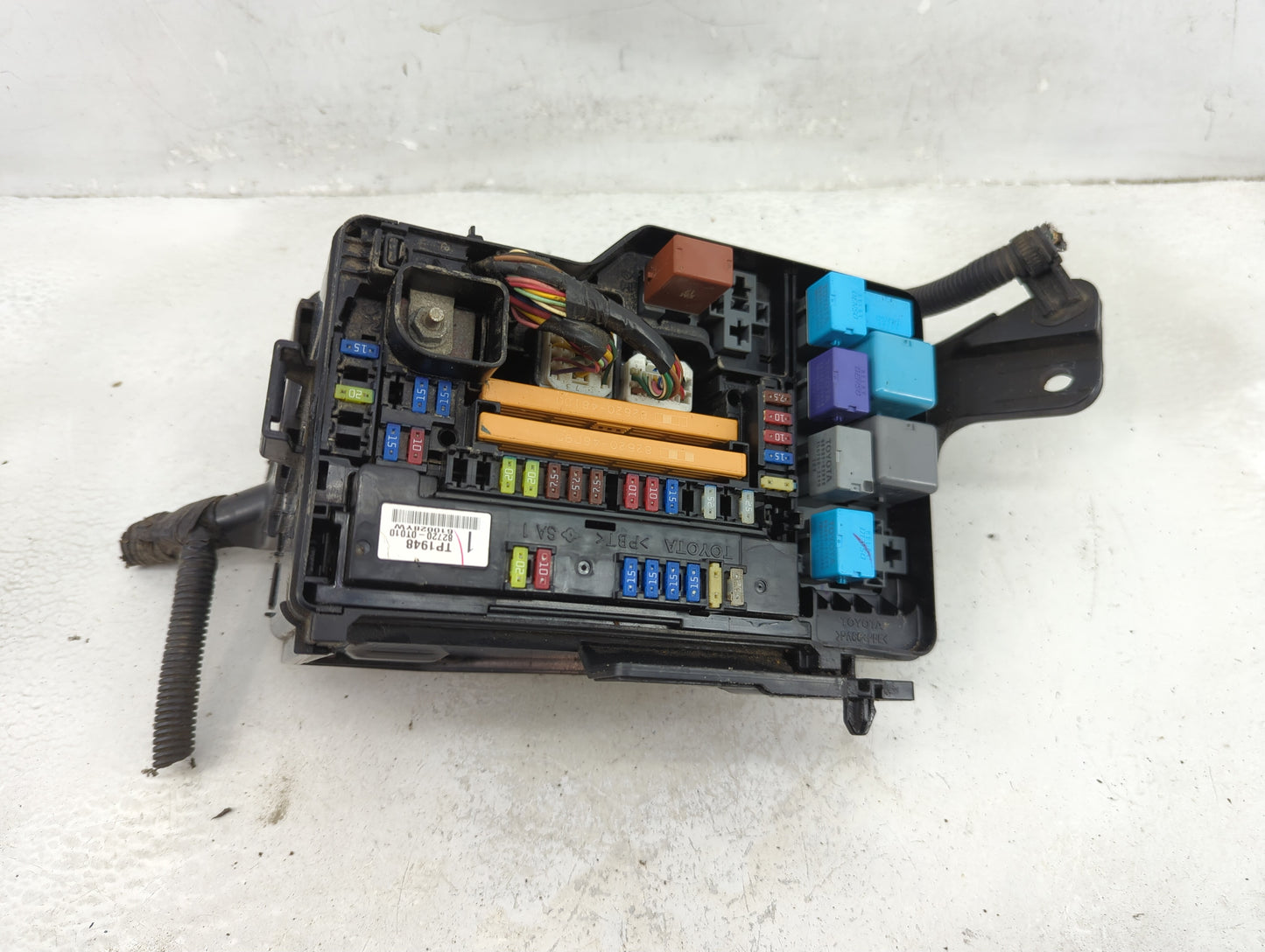 2010-2012 Toyota Venza Fusebox Fuse Box Panel Relay Module P/N:82662-0T021 Fits Fits 2010 2011 2012 OEM Used Auto Parts - Oe