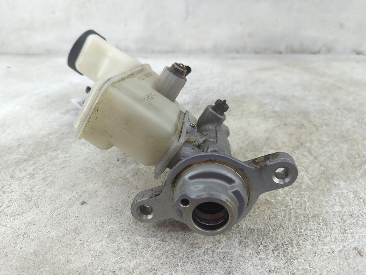 2009-2012 Toyota Venza Brake Master Cylinder - Oemusedautoparts1.com