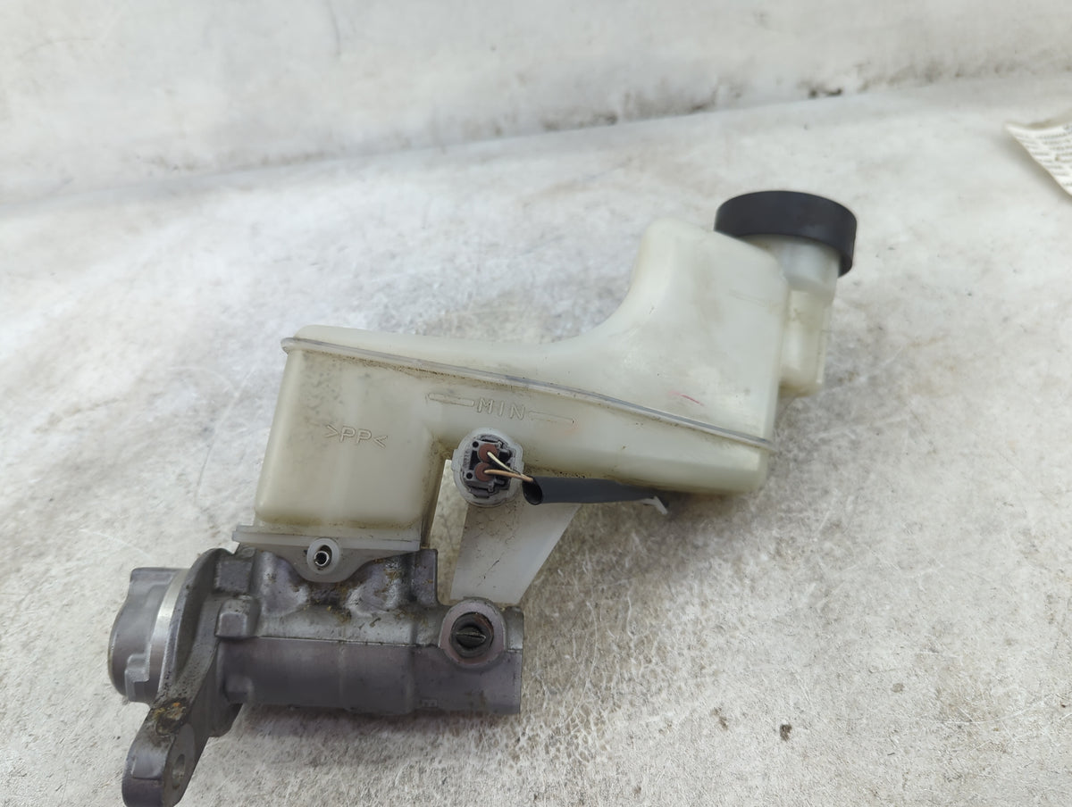 2009-2012 Toyota Venza Brake Master Cylinder - Oemusedautoparts1.com