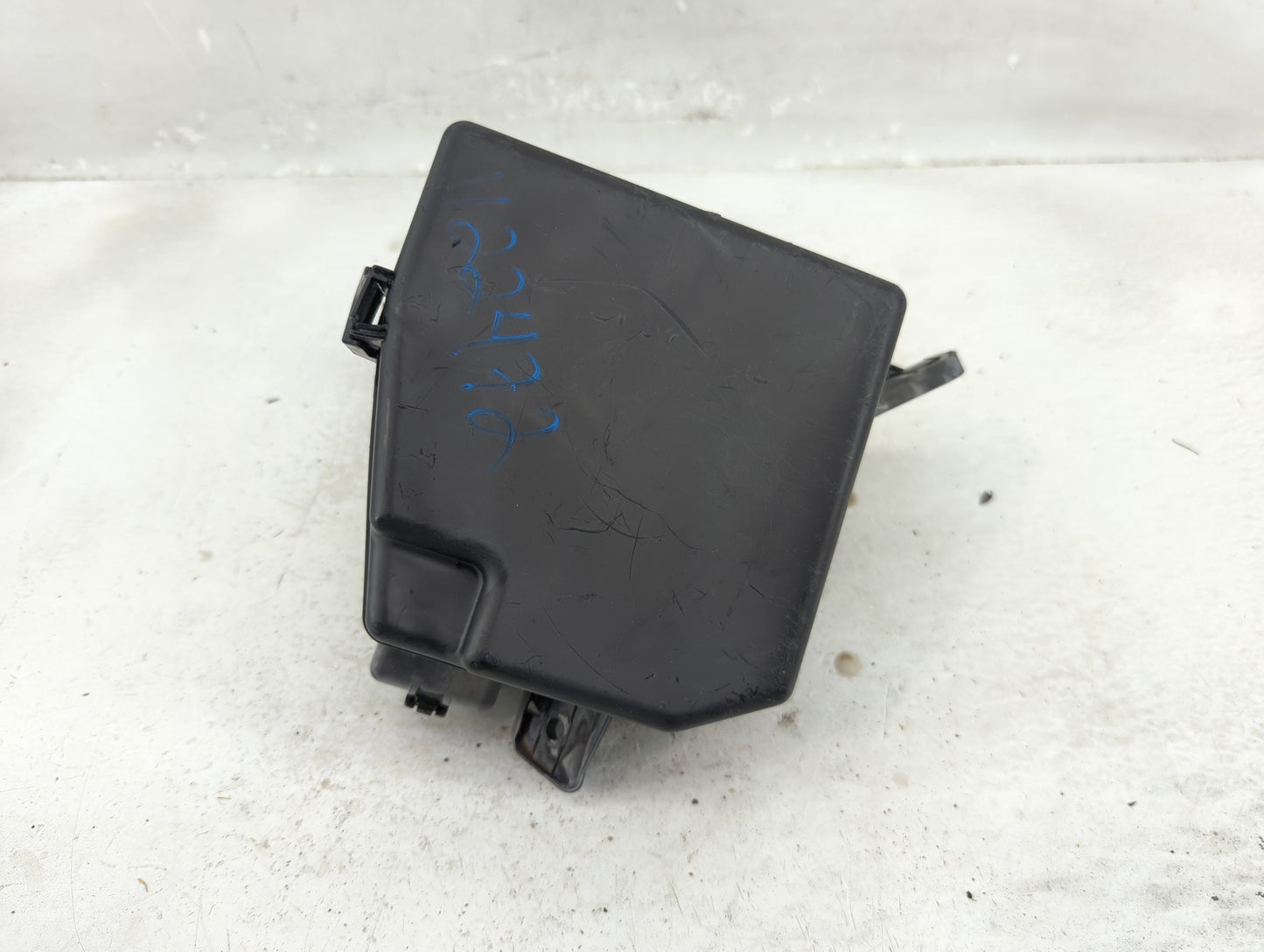 2006-2011 Toyota Yaris Fusebox Fuse Box Panel Relay Module P/N:82662-52301 Fits Fits 2006 2007 2008 2009 2010 2011 OEM Used 