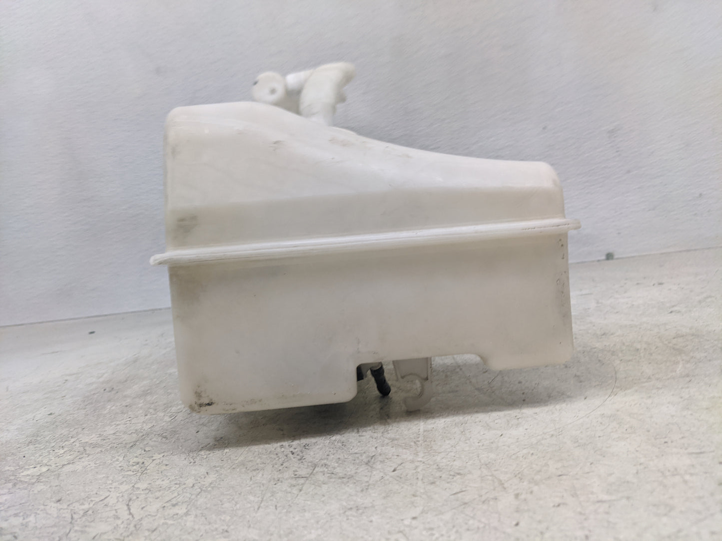 2011 Volkswagen Beetle Windshield Washer Fluid Reservoir Bottle Oem - Oemusedautoparts1.com