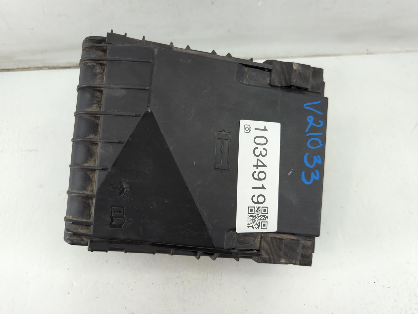 2009-2012 Volkswagen Cc Fusebox Fuse Box Panel Relay Module P/N:1K0 937 132 F Fits Fits 2009 2010 2011 2012 OEM Used Auto Pa