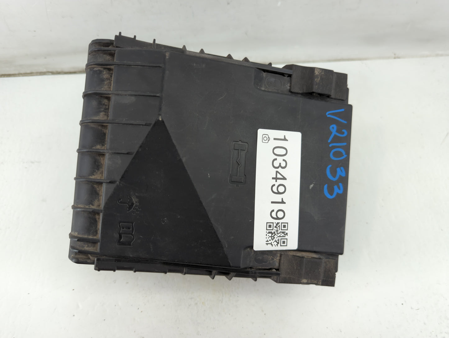 2009-2012 Volkswagen Cc Fusebox Fuse Box Panel Relay Module P/N:1K0 937 132 F Fits Fits 2009 2010 2011 2012 OEM Used Auto Pa