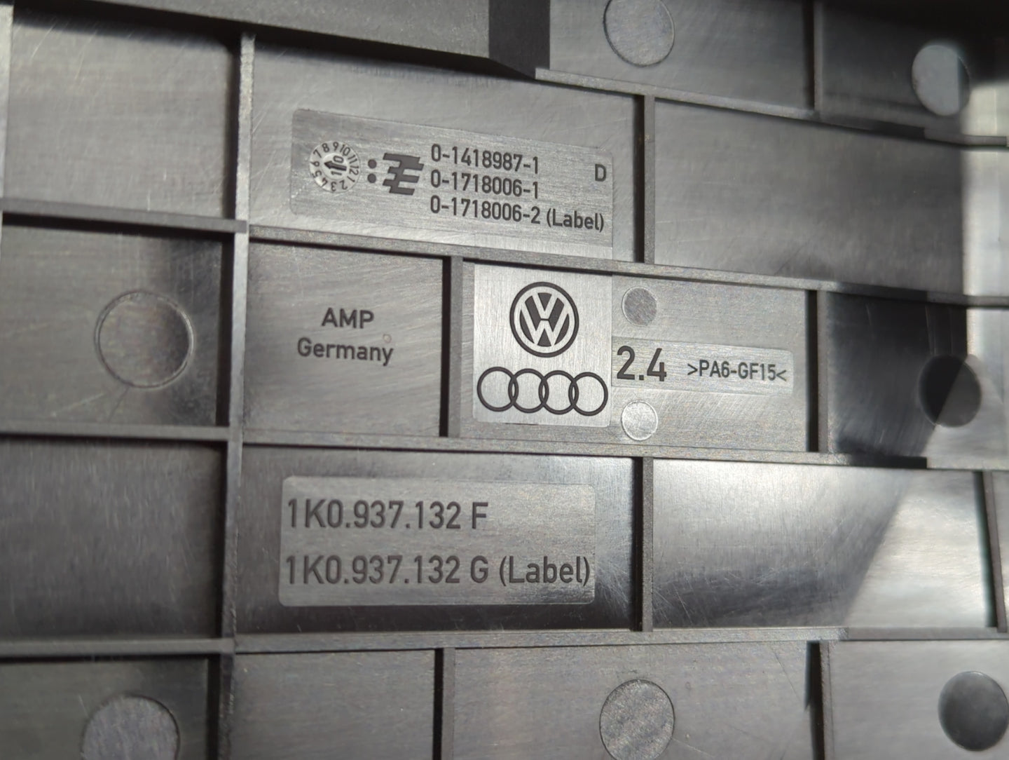 2009-2012 Volkswagen Cc Fusebox Fuse Box Panel Relay Module P/N:1K0 937 132 F Fits Fits 2009 2010 2011 2012 OEM Used Auto Pa