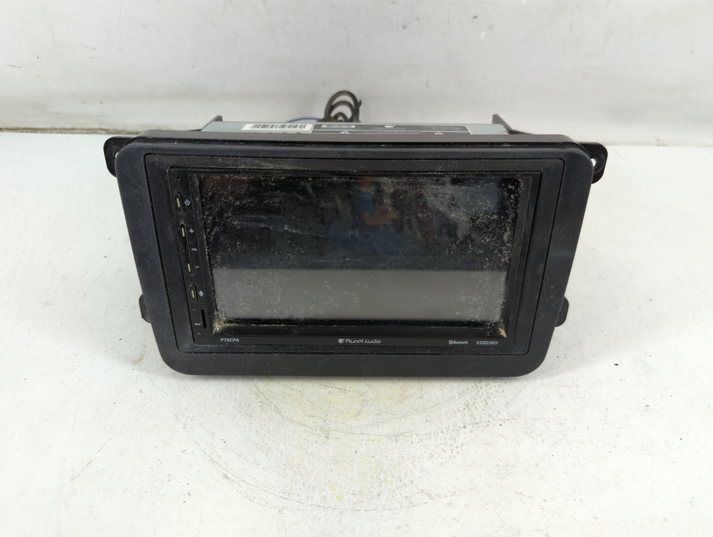 2010-2011 Volkswagen Cc Radio AM FM Cd Player Receiver Replacement Fits Fits 2010 2011 OEM Used Auto Parts - Oemusedautopart