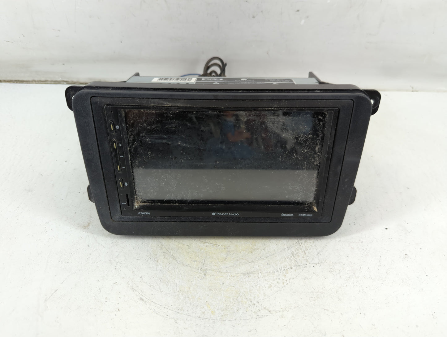 2010-2011 Volkswagen Cc Radio AM FM Cd Player Receiver Replacement Fits Fits 2010 2011 OEM Used Auto Parts - Oemusedautopart
