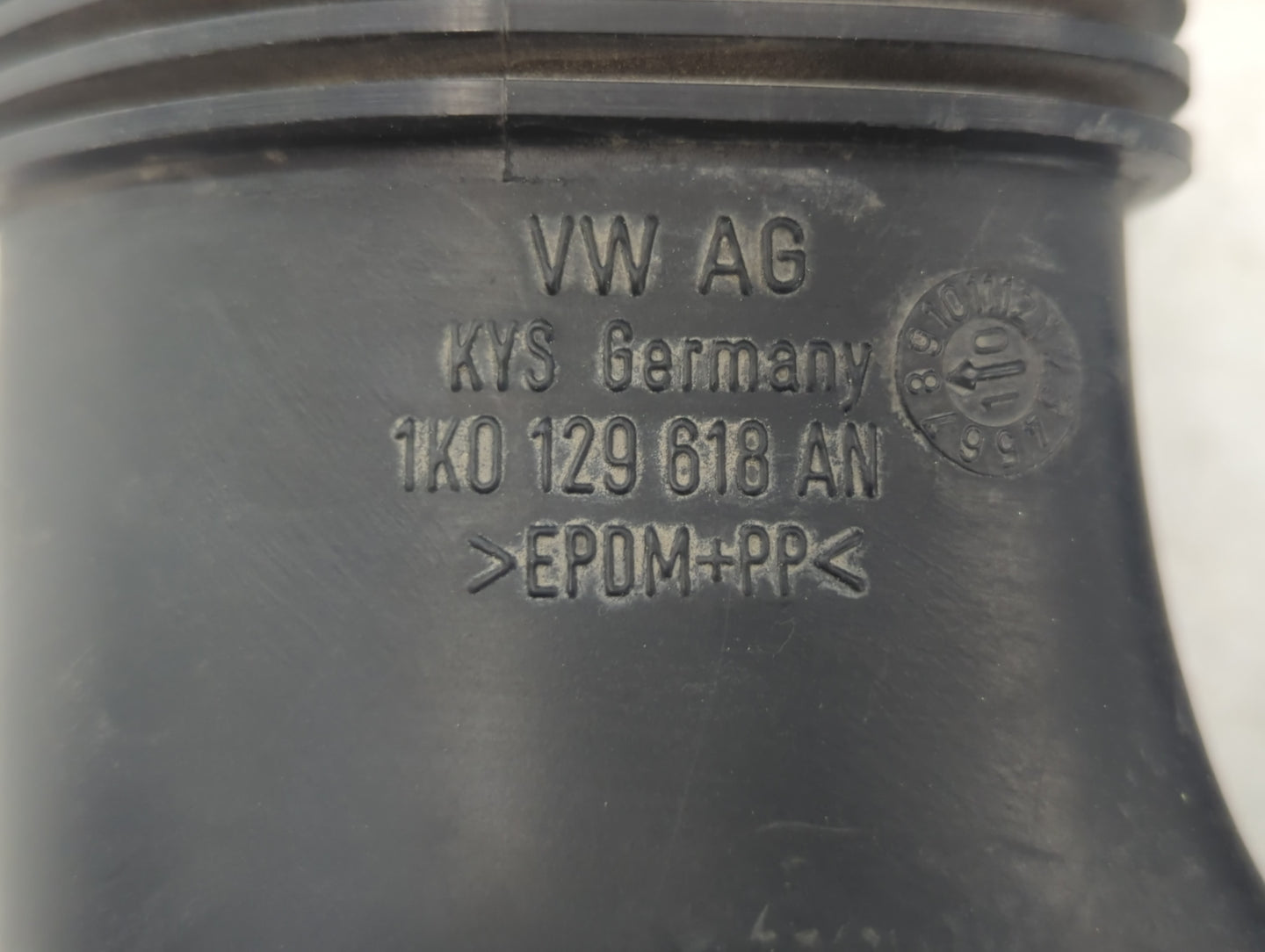 2009-2017 Volkswagen Cc Air Cleaner Intake-duct Hose Tube - Oemusedautoparts1.com