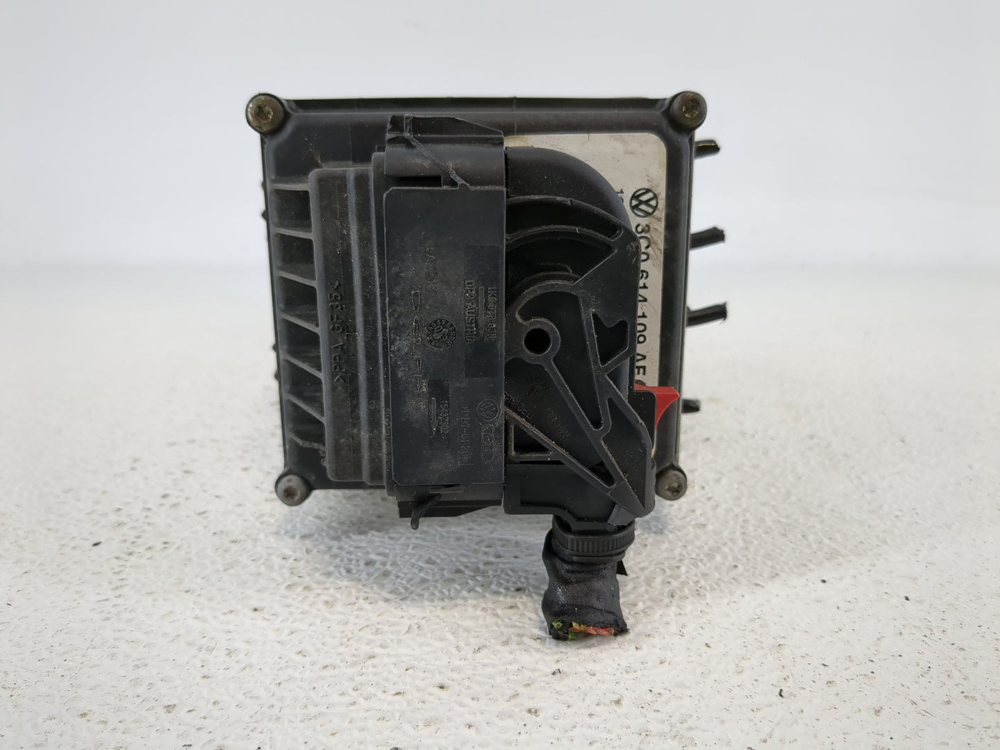 2009-2011 Volkswagen Cc ABS Pump Control Module Replacement P/N:3C0 614 109 AF Fits Fits 2009 2010 2011 OEM Used Auto Parts 