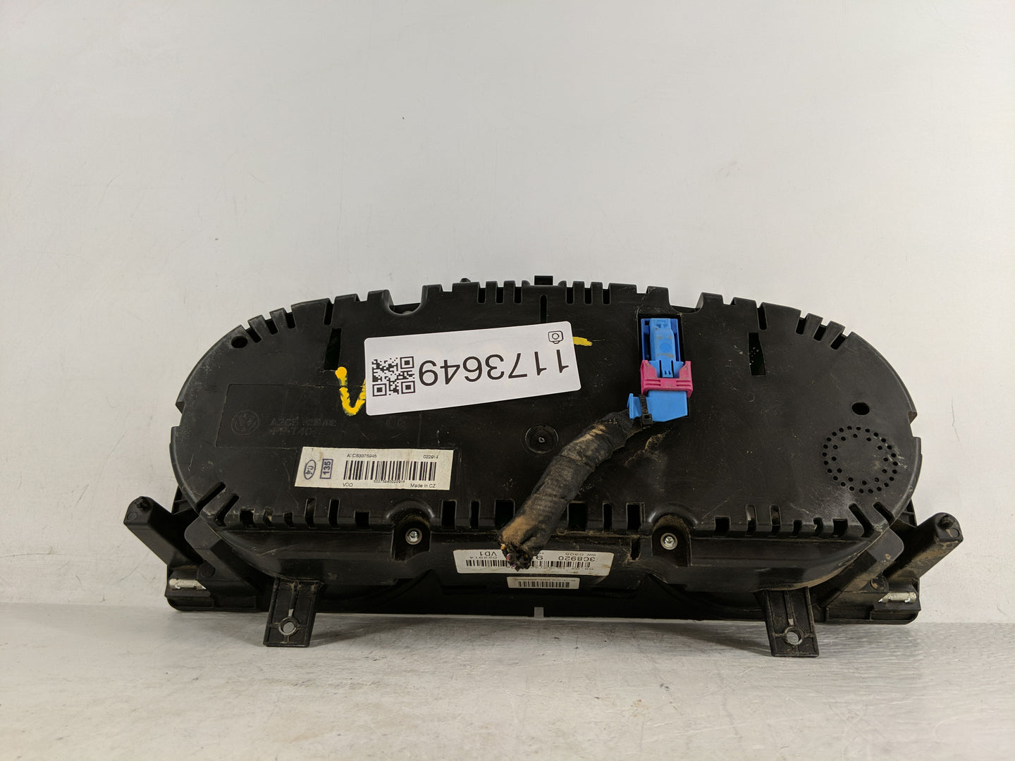 2011 Volkswagen Cc Instrument Cluster Speedometer Gauges P/N:3C8920970M 3C8 920 970M Fits OEM Used Auto Parts - Oemusedautop