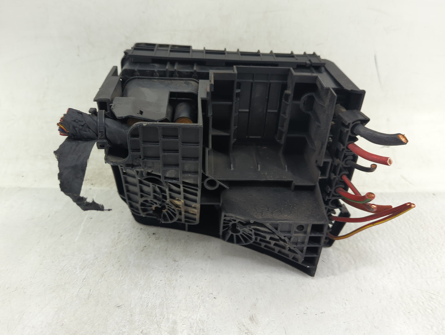 2009-2012 Volkswagen Cc Fusebox Fuse Box Panel Relay Module Fits Fits 2009 2010 2011 2012 OEM Used Auto Parts - Oemusedautop
