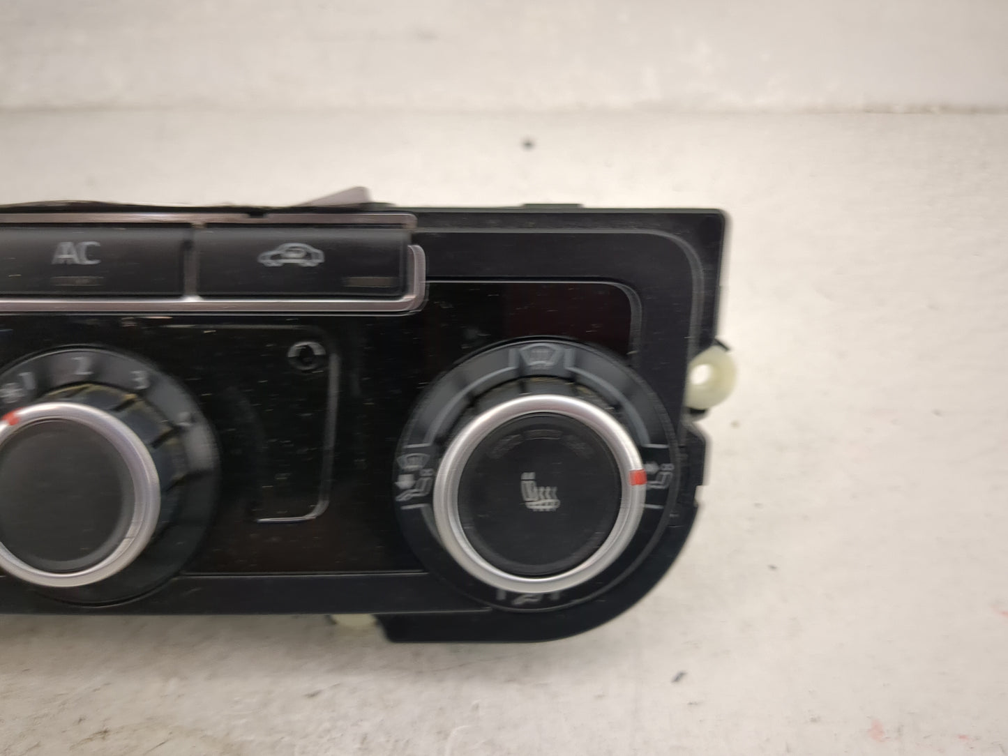 2011-2012 Volkswagen Cc Climate Control Module Temperature AC/Heater Replacement P/N:3C8907336AJ 5HB009751-27 Fits Fits 2011