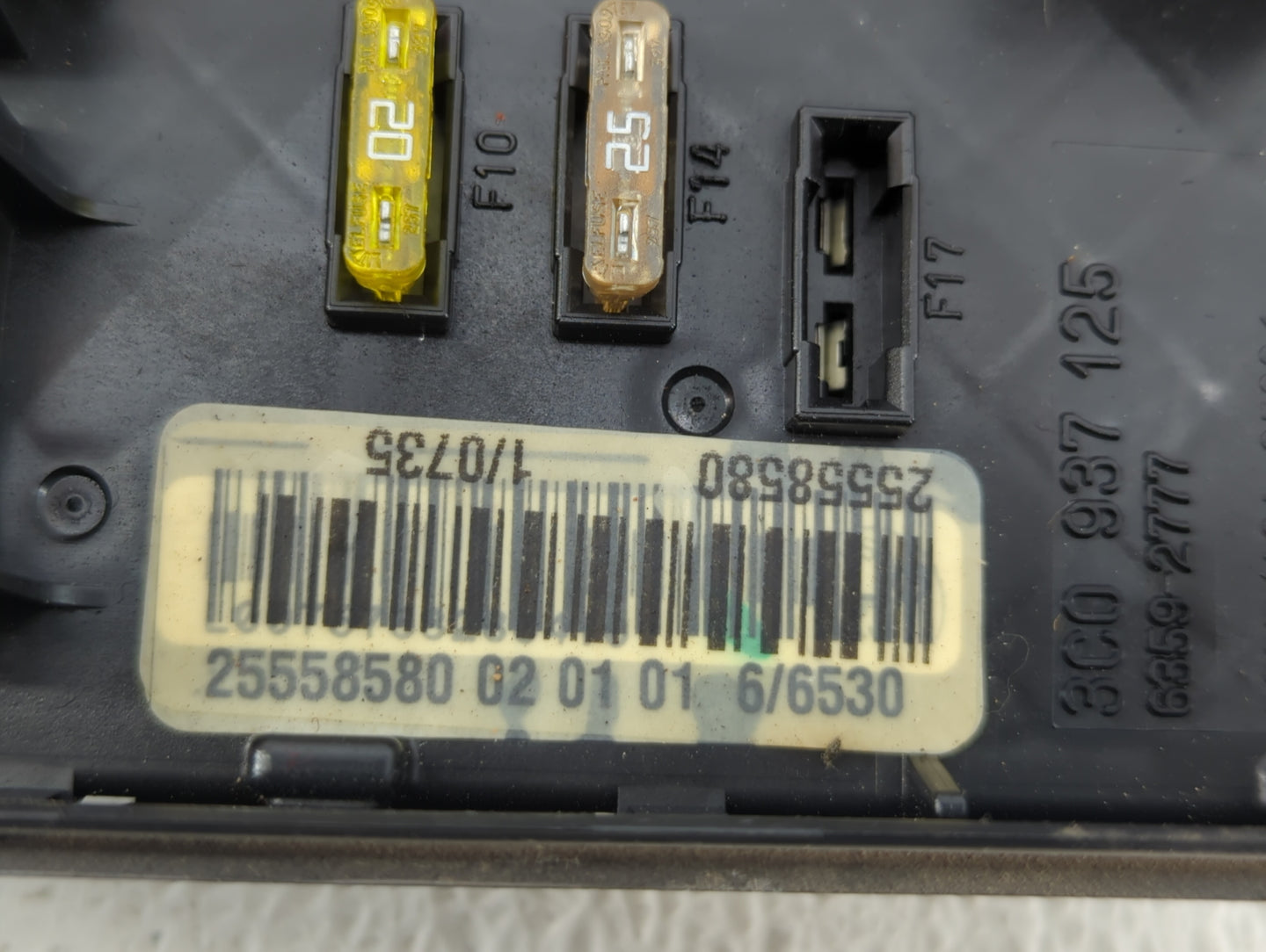 2011 Volkswagen Cc Fusebox Fuse Box Panel Relay Module P/N:25558580 Fits OEM Used Auto Parts - Oemusedautoparts1.com