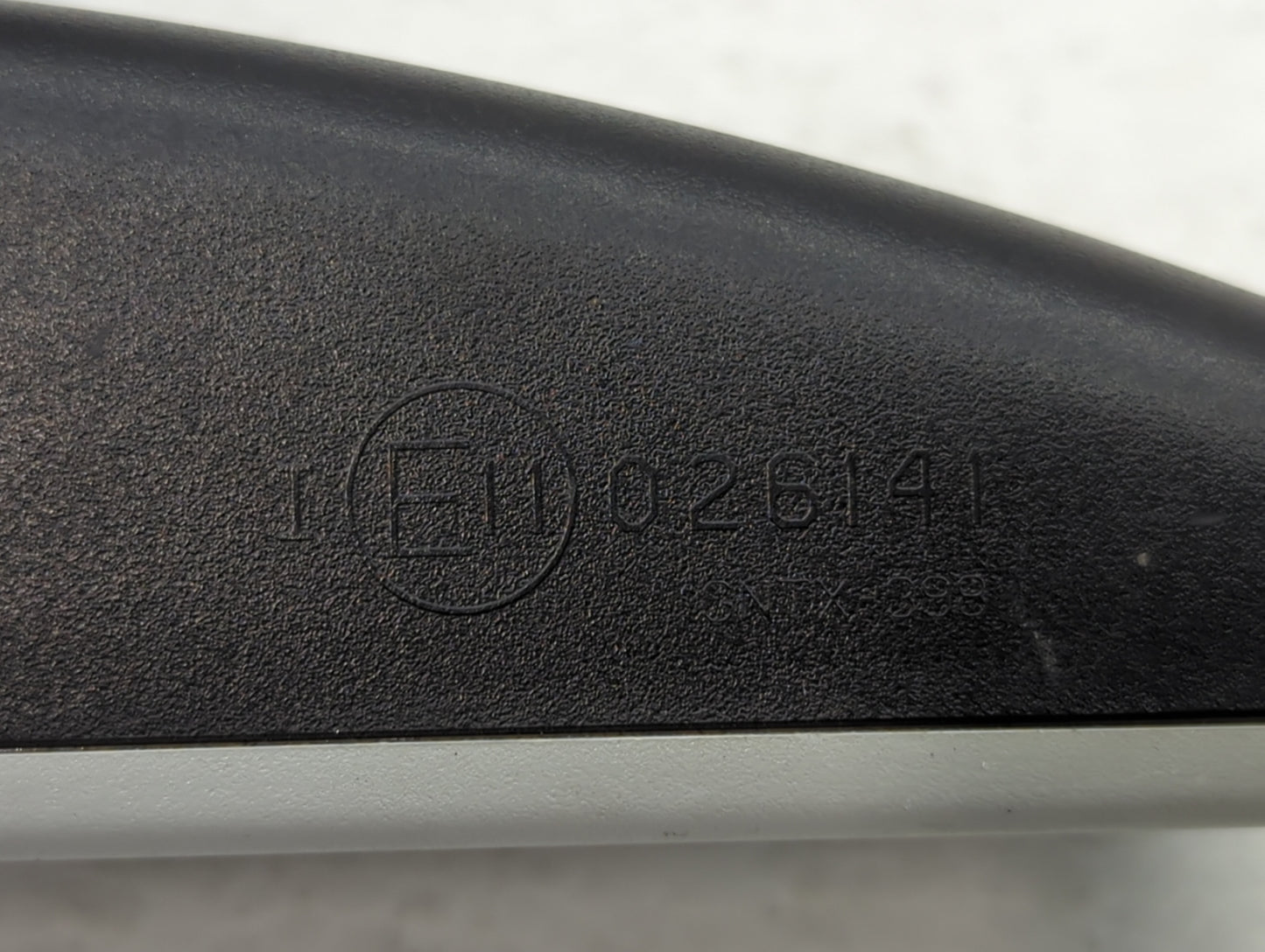 2009-2012 Volkswagen Cc Interior Rear View Mirror Replacement OEM P/N:E11026141 Fits OEM Used Auto Parts - Oemusedautoparts1