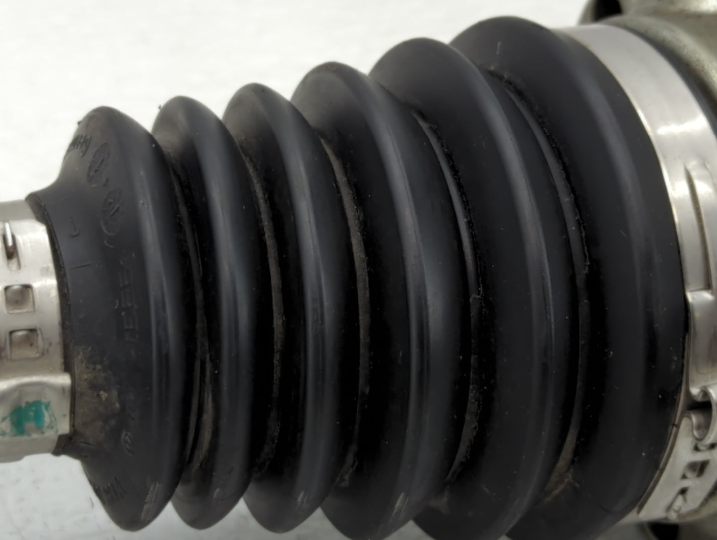 2011 Volkswagen Cc Axle Shaft Front Driver Cv C/v - Oemusedautoparts1.com