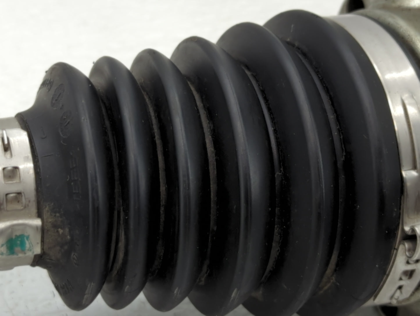 2011 Volkswagen Cc Axle Shaft Front Driver Cv C/v - Oemusedautoparts1.com