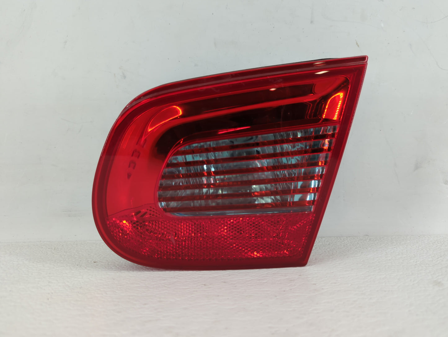 2007-2011 Volkswagen Eos Tail Light Assembly Passenger Right OEM P/N:1Q0945094 Fits Fits 2007 2008 2009 2010 2011 OEM Used A