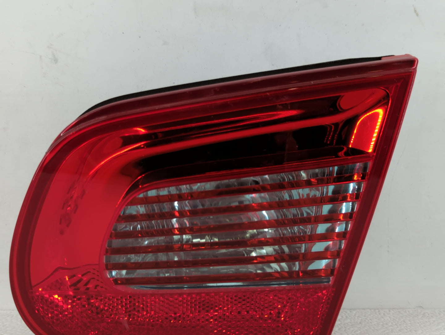 2007-2011 Volkswagen Eos Tail Light Assembly Passenger Right OEM P/N:1Q0945094 Fits Fits 2007 2008 2009 2010 2011 OEM Used A