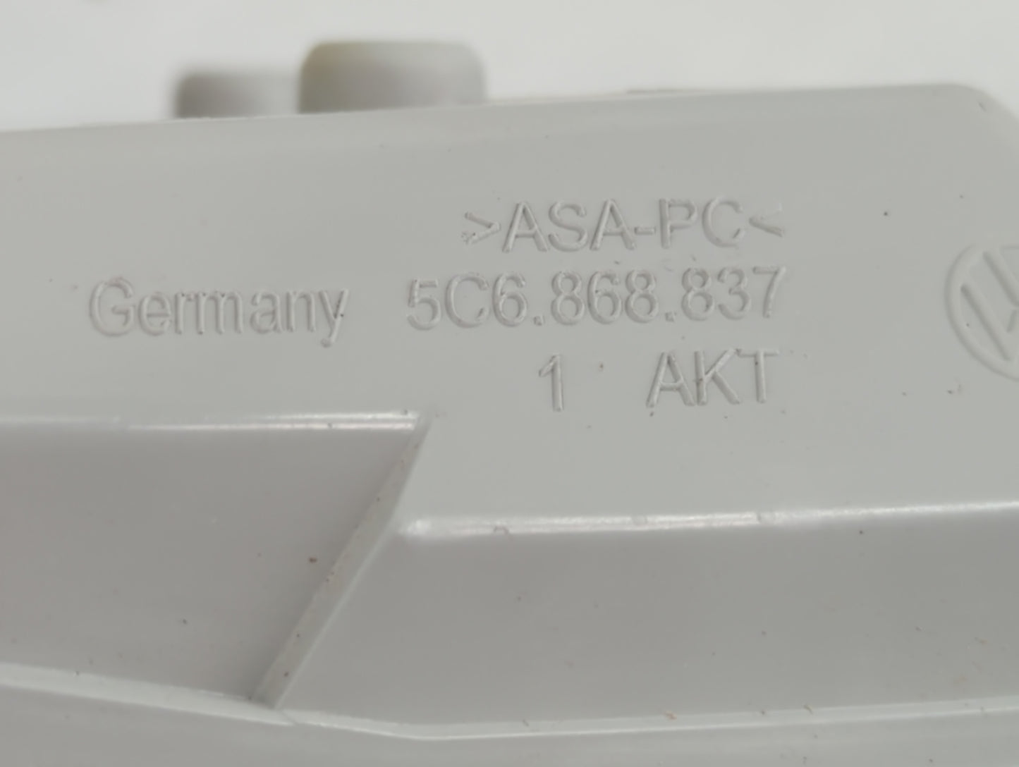 2011 Volkswagen Jetta Overhead Roof Console - Oemusedautoparts1.com