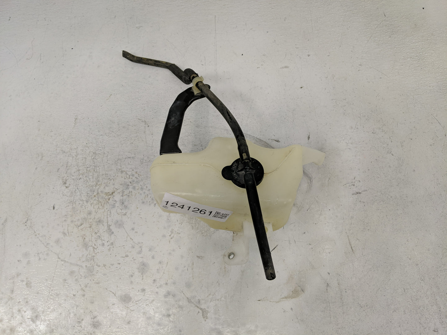 2011-2018 Volkswagen Jetta Windshield Washer Fluid Reservoir Bottle Oem - Oemusedautoparts1.com
