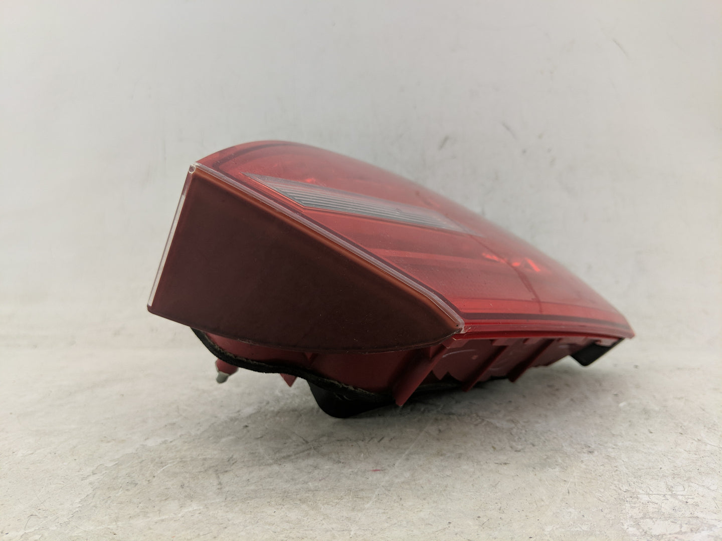 2011 Volkswagen Jetta Passenger Right Side Deck Lid Mounted Tail Light - Oemusedautoparts1.com