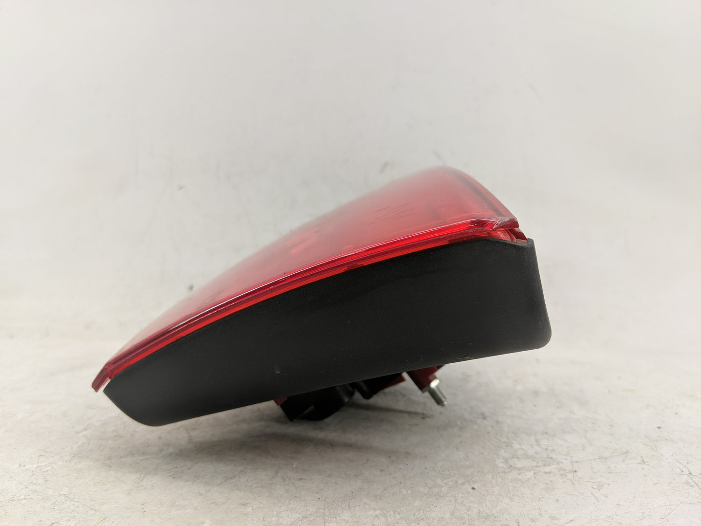 2011 Volkswagen Jetta Passenger Right Side Deck Lid Mounted Tail Light - Oemusedautoparts1.com