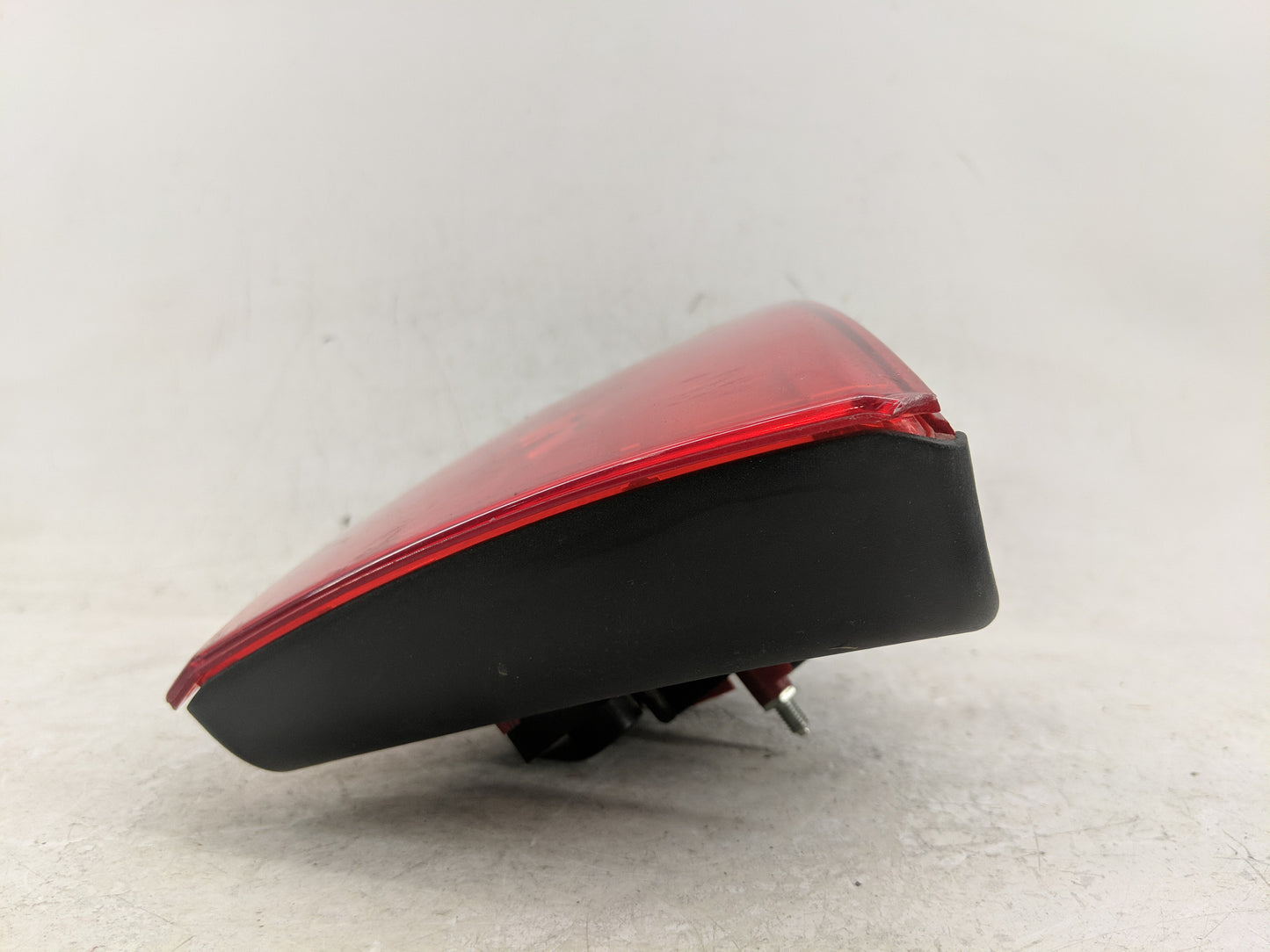 2011 Volkswagen Jetta Passenger Right Side Deck Lid Mounted Tail Light - Oemusedautoparts1.com