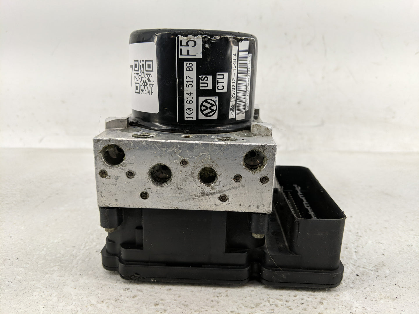 2011 Volkswagen Jetta ABS Pump Control Module Replacement P/N:1K0 614 517 BG Fits OEM Used Auto Parts - Oemusedautoparts1.co