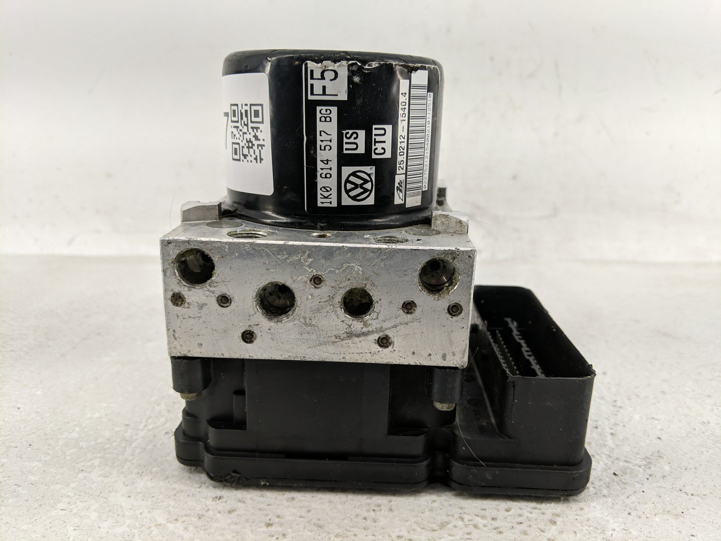 2011 Volkswagen Jetta ABS Pump Control Module Replacement P/N:1K0 614 517 BG Fits OEM Used Auto Parts - Oemusedautoparts1.co