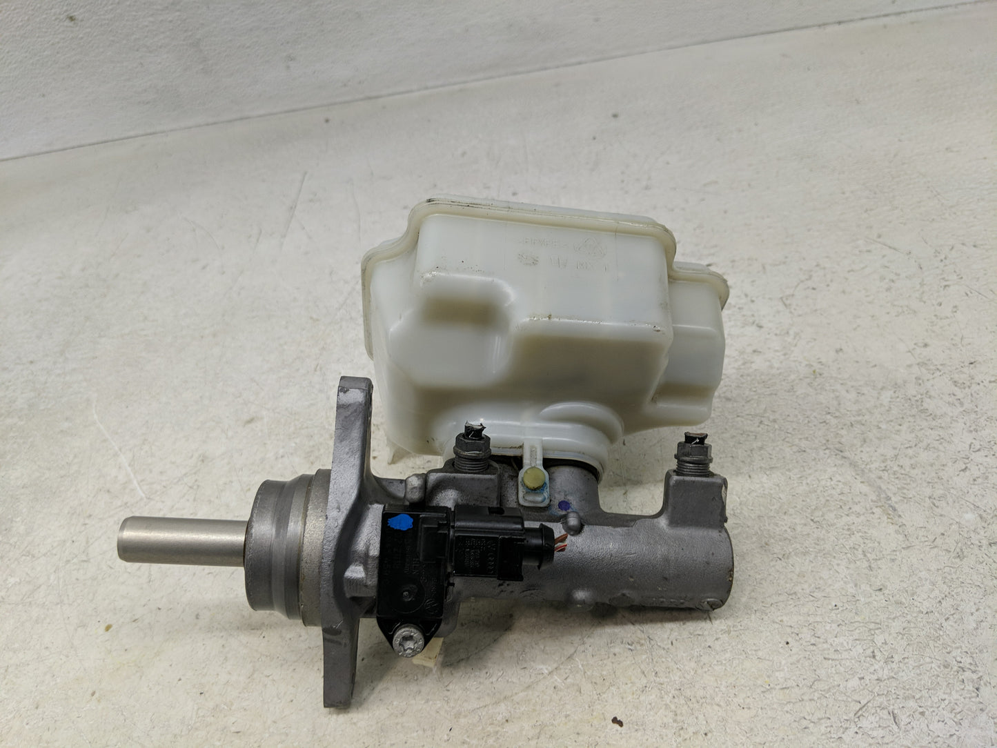 2009-2018 Volkswagen Jetta Brake Master Cylinder 1300390 - Oemusedautoparts1.com