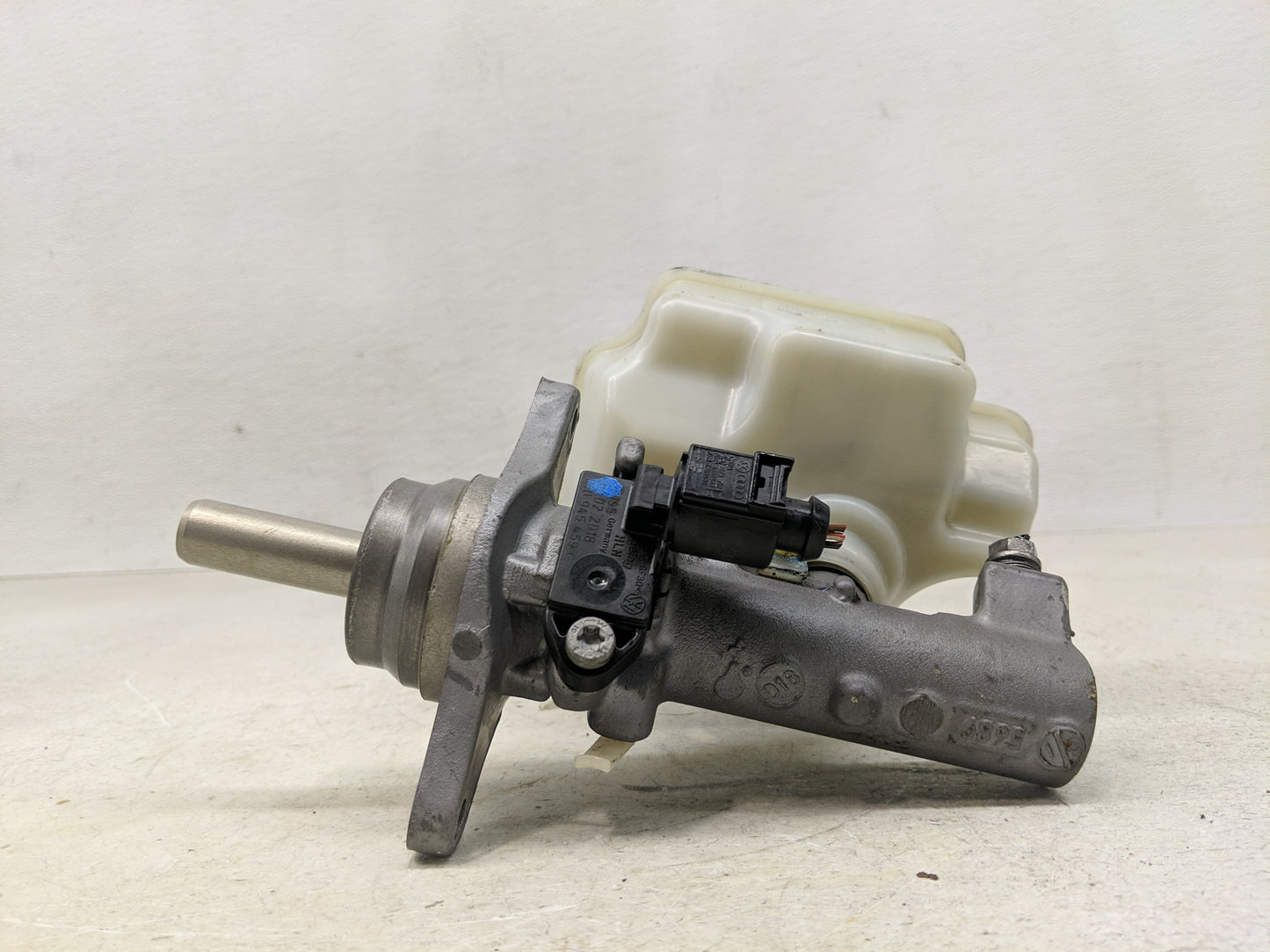 2009-2018 Volkswagen Jetta Brake Master Cylinder 1300390 - Oemusedautoparts1.com