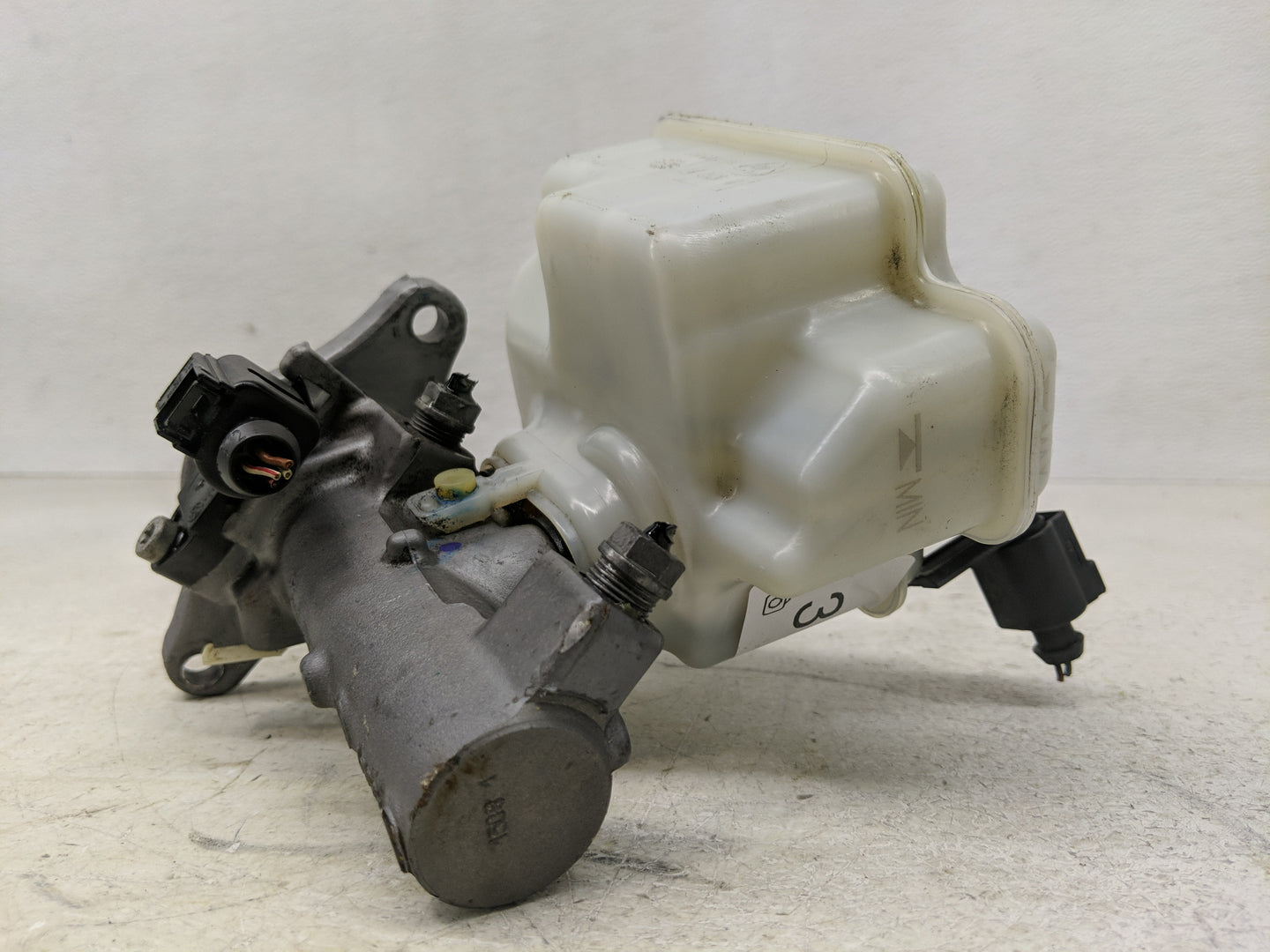 2009-2018 Volkswagen Jetta Brake Master Cylinder 1300390 - Oemusedautoparts1.com