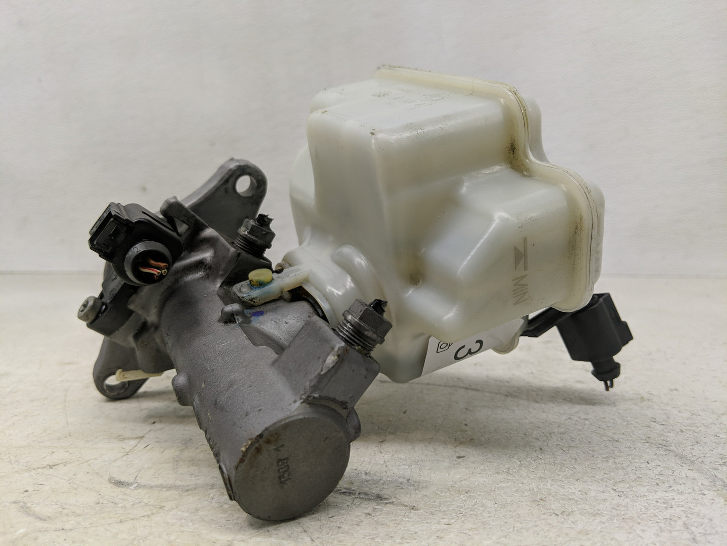 2009-2018 Volkswagen Jetta Brake Master Cylinder 1300390 - Oemusedautoparts1.com