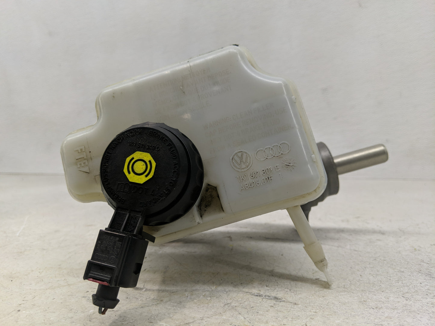 2009-2018 Volkswagen Jetta Brake Master Cylinder 1300390 - Oemusedautoparts1.com