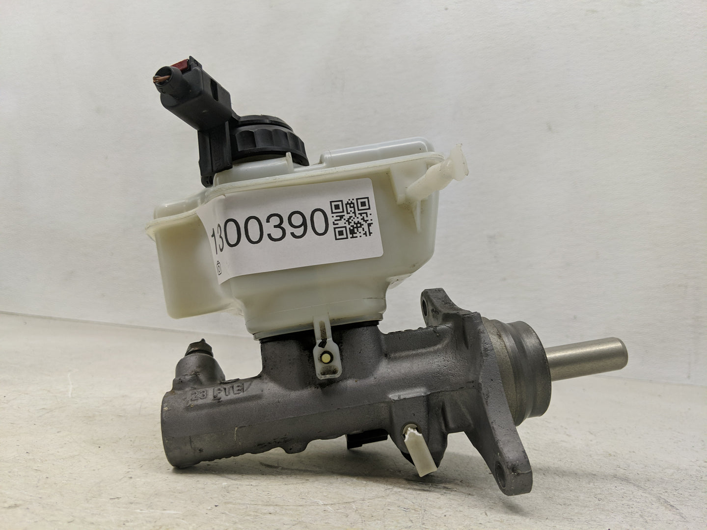 2009-2018 Volkswagen Jetta Brake Master Cylinder 1300390 - Oemusedautoparts1.com