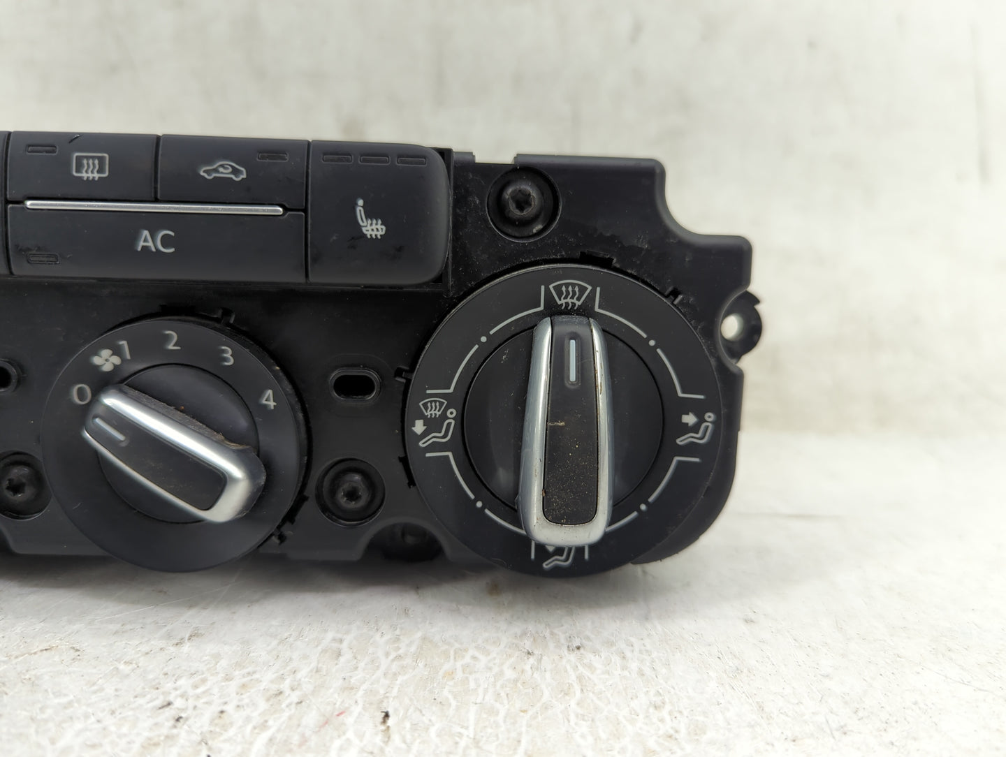 2011-2014 Volkswagen Jetta Climate Control Module Temperature AC/Heater Replacement P/N:5C1 819 045 90151-558 Fits OEM Used 