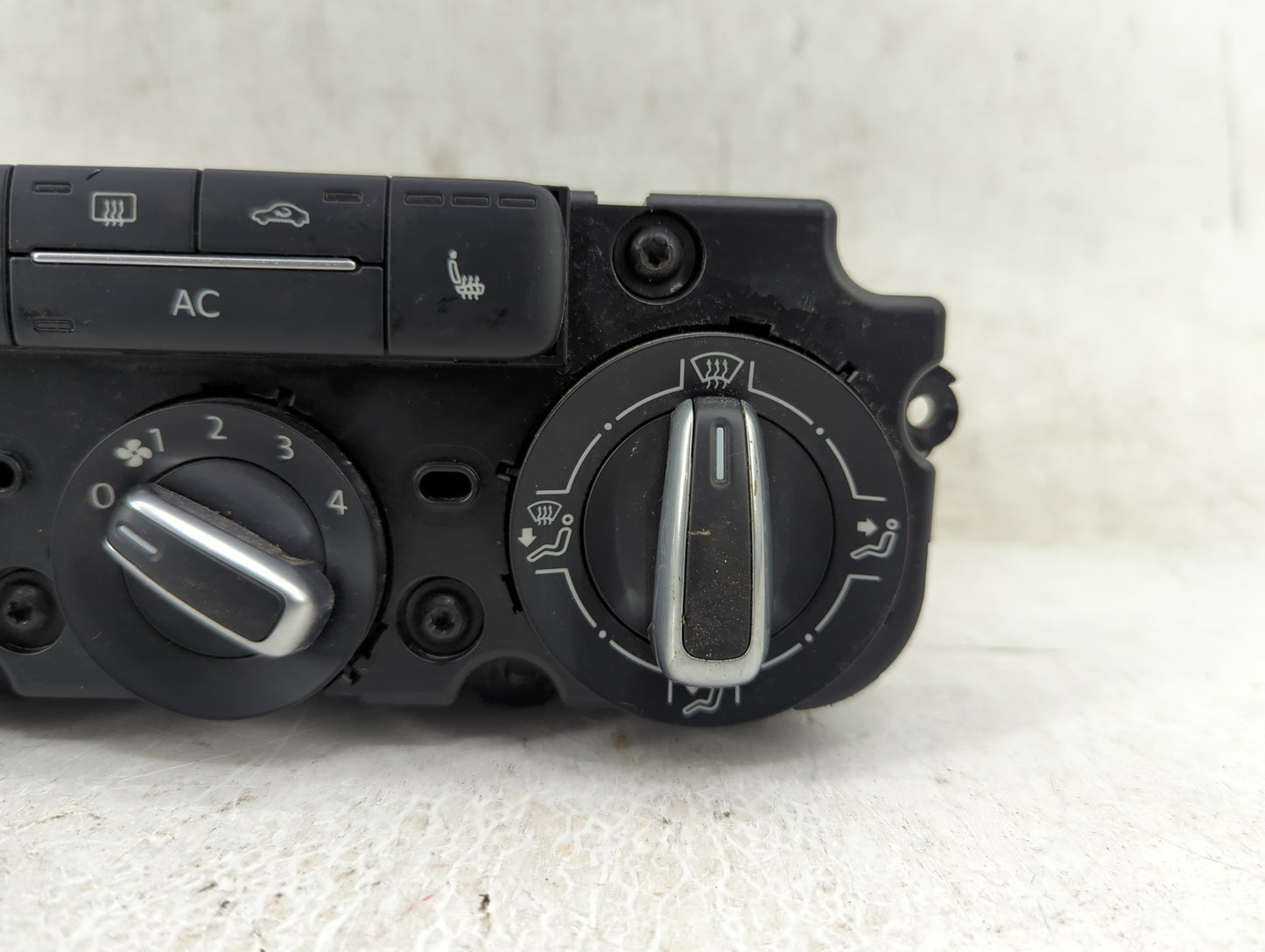 2011-2014 Volkswagen Jetta Climate Control Module Temperature AC/Heater Replacement P/N:5C1 819 045 90151-558 Fits OEM Used 