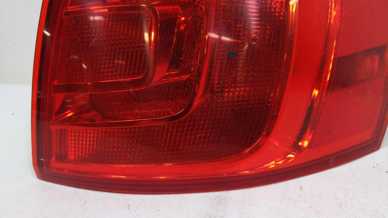 2008-2011 Volkswagen Jetta Tail Light Assembly Passenger Right OEM Fits Fits 2008 2009 2010 2011 OEM Used Auto Parts - Oemus